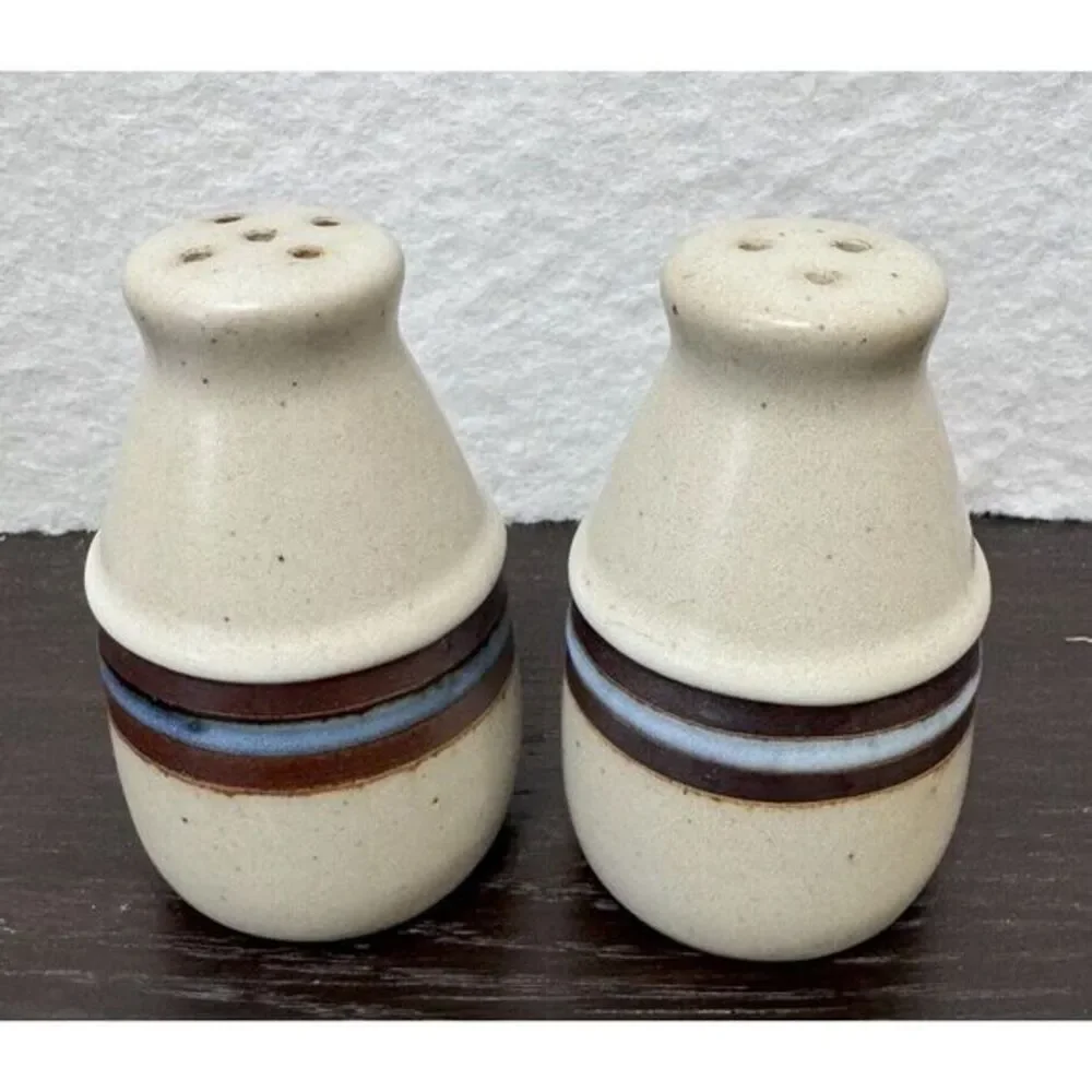 Vintage salt and pepper shakers. 3.25